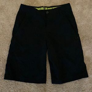 Boys UNDER ARMOR heat gear shorts/ Navy/ size youth medium